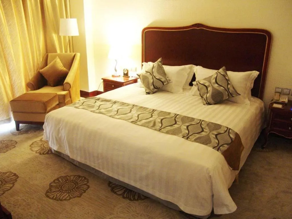 Bed in Jinjiang Hotel Qianan