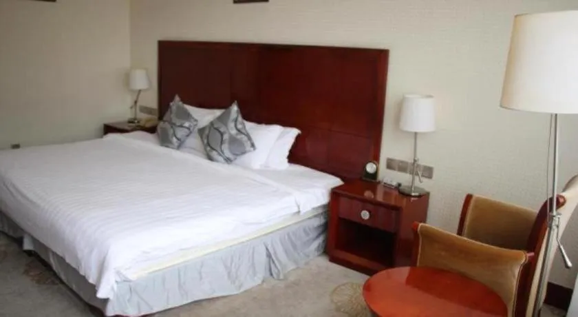 Bed in Jinjiang Hotel Qianan