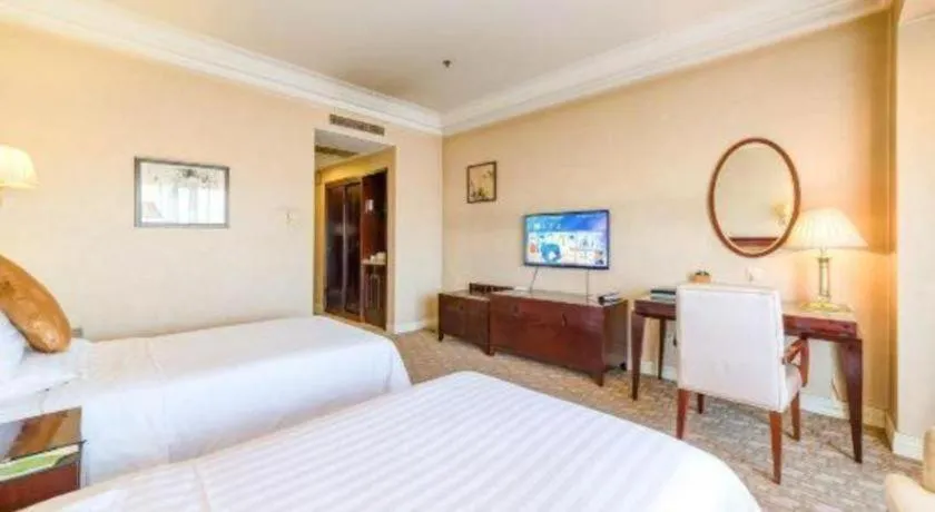 Bed in Jinjiang Hotel Qianan