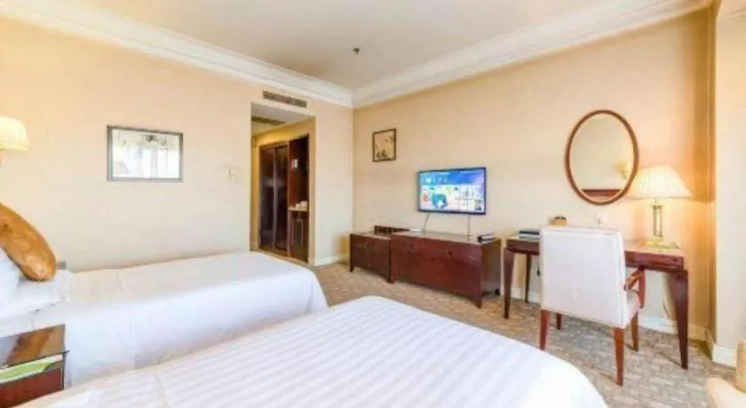 Bed in Jinjiang Hotel Qianan