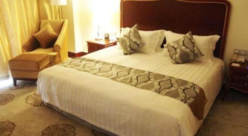 Bed in Jinjiang Hotel Qianan
