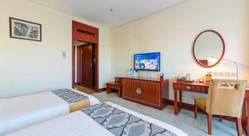 Bed in Jinjiang Hotel Qianan