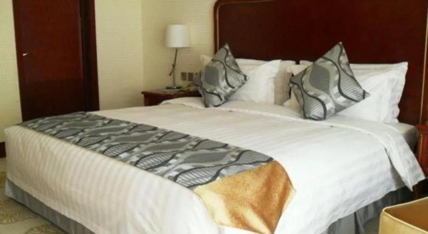 Bed in Jinjiang Hotel Qianan