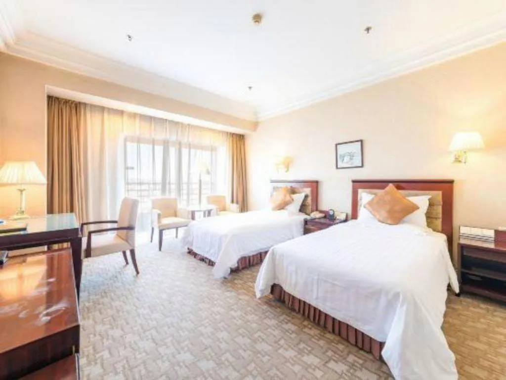 Bed in Jinjiang Hotel Qianan