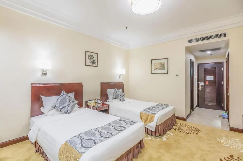 Bed in Jinjiang Hotel Qianan