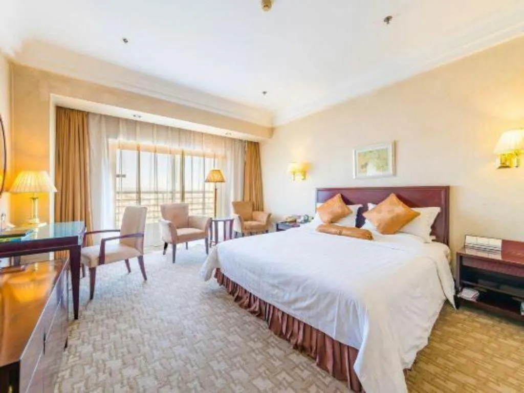 Bed in Jinjiang Hotel Qianan