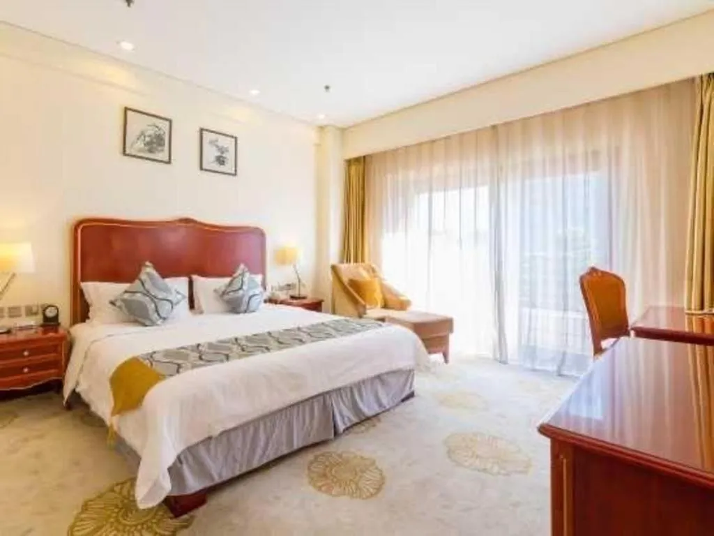 Bed in Jinjiang Hotel Qianan