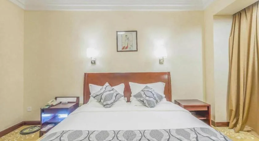 Bed in Jinjiang Hotel Qianan
