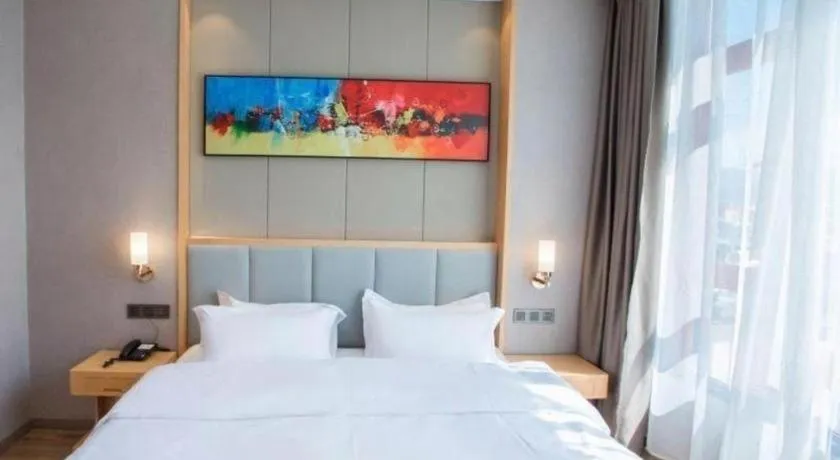 Bed in GreenTree Eastern Hotel Yunnan Shangri-La Yangtang Road