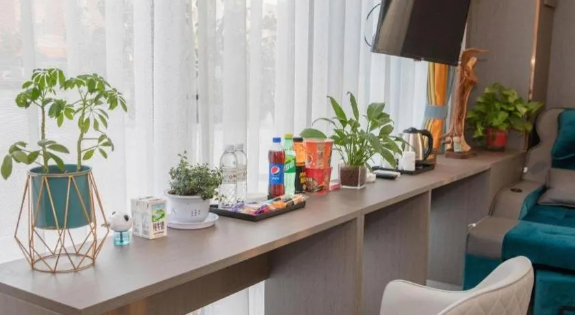 Shell Hotel Nanyang High-Speed Railway Station Jiangying Airport Huayaocheng