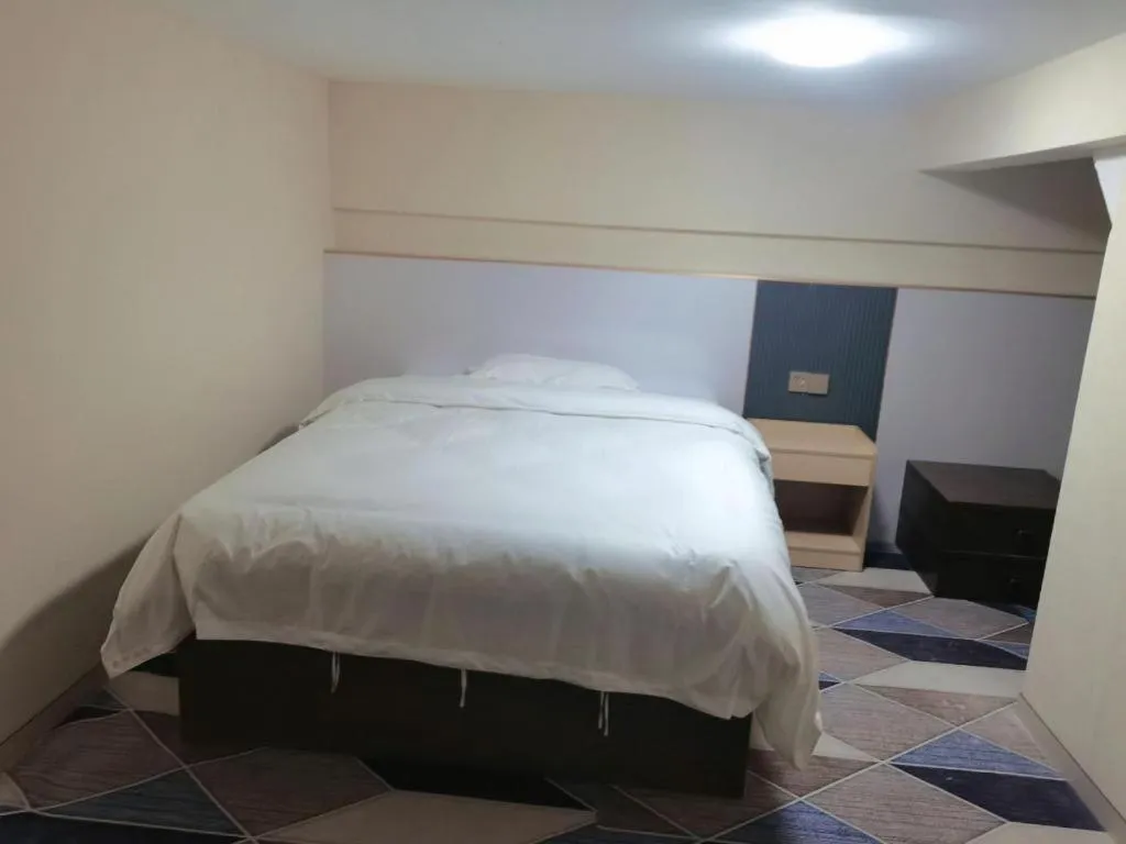 Bed in Shell Hotel Nanyang High-Speed Railway Station Jiangying Airport Huayaocheng