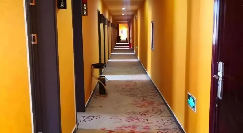 Shell Hotel Nanyang High-Speed Railway Station Jiangying Airport Huayaocheng