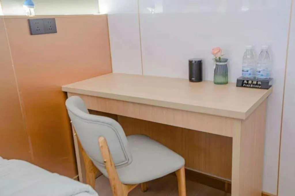 Shell Hotel Nanyang High-Speed Railway Station Jiangying Airport Huayaocheng