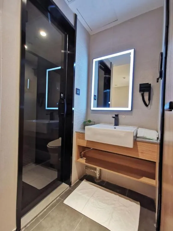 Green Tree Inn Express Shanghai Bund Yuyuan Xiaonanmen Metro Station