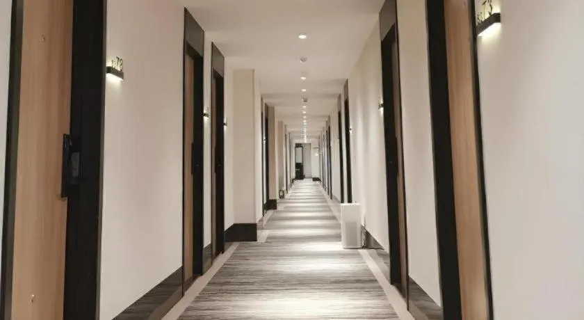 Green Tree Inn Express Shanghai Bund Yuyuan Xiaonanmen Metro Station