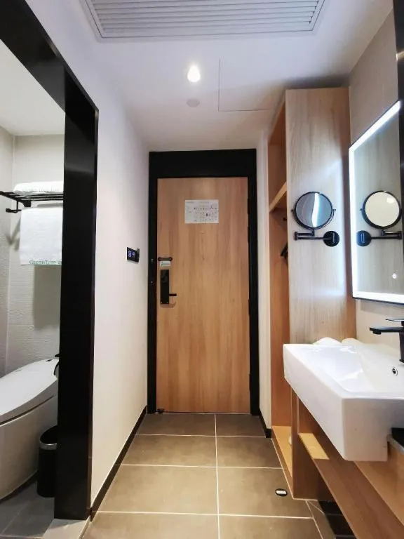 Green Tree Inn Express Shanghai Bund Yuyuan Xiaonanmen Metro Station