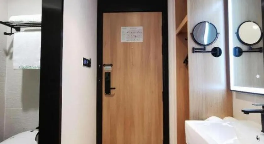 Green Tree Inn Express Shanghai Bund Yuyuan Xiaonanmen Metro Station