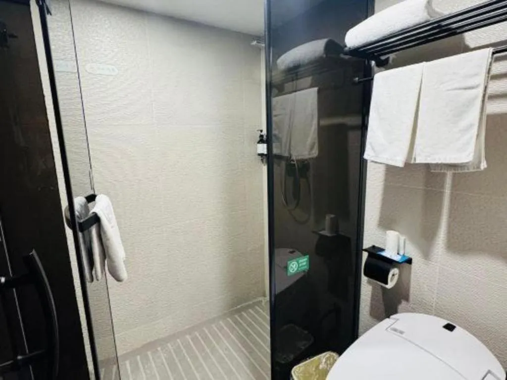 Green Tree Inn Express Shanghai Bund Yuyuan Xiaonanmen Metro Station