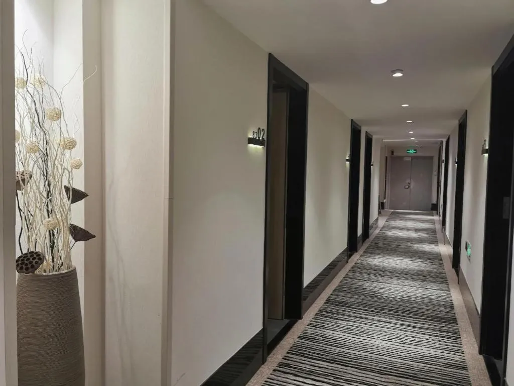 Green Tree Inn Express Shanghai Bund Yuyuan Xiaonanmen Metro Station