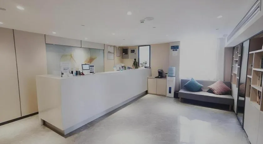 Green Tree Inn Express Shanghai Bund Yuyuan Xiaonanmen Metro Station