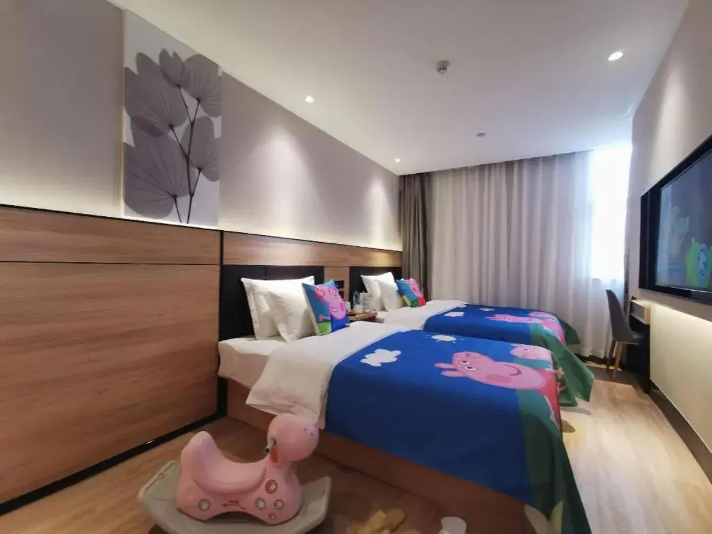 Bed in Green Tree Inn Express Shanghai Bund Yuyuan Xiaonanmen Metro Station Bed in Green Tree Inn Express Shanghai Bund Yuyuan Xiaonanmen Metro Station