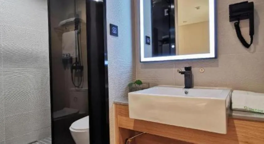 Green Tree Inn Express Shanghai Bund Yuyuan Xiaonanmen Metro Station