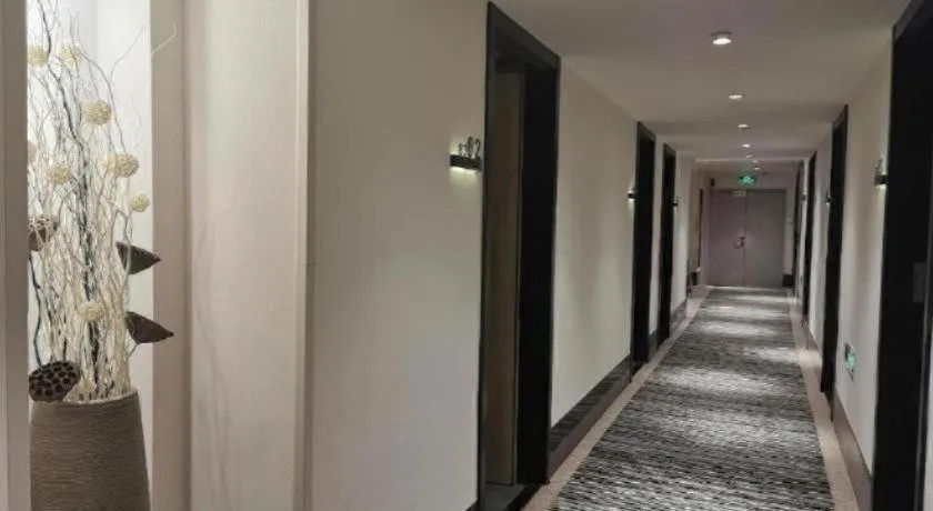 Green Tree Inn Express Shanghai Bund Yuyuan Xiaonanmen Metro Station