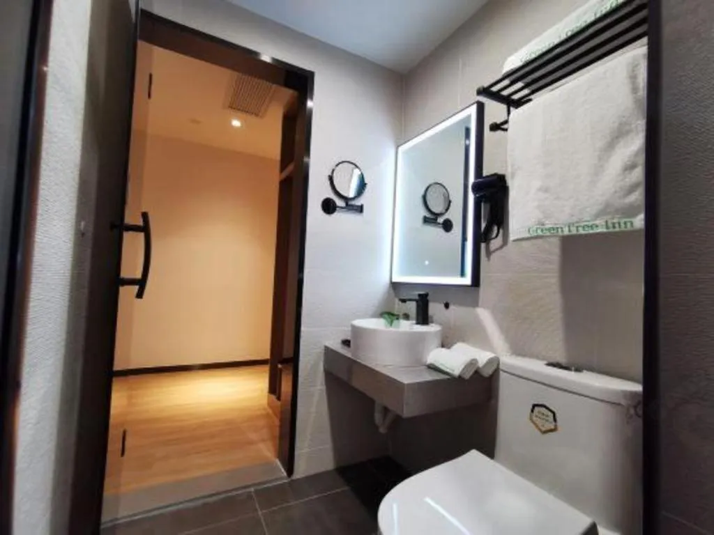 Green Tree Inn Express Shanghai Bund Yuyuan Xiaonanmen Metro Station