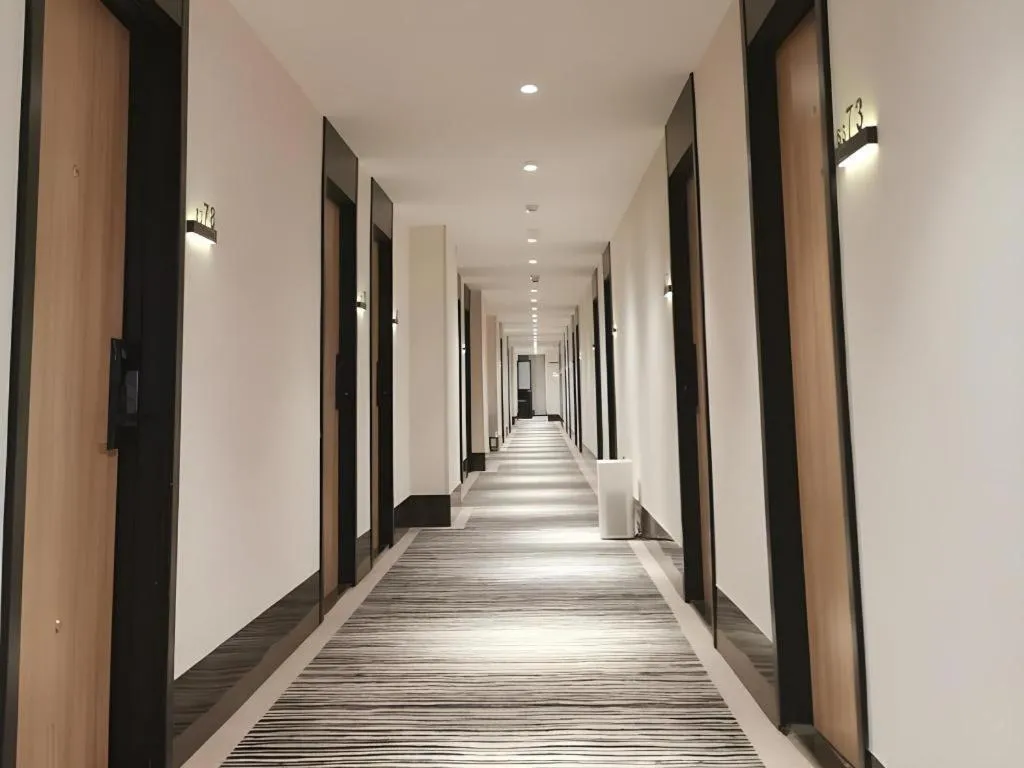 Green Tree Inn Express Shanghai Bund Yuyuan Xiaonanmen Metro Station