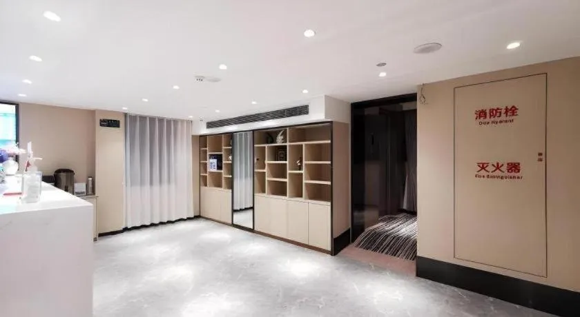 Green Tree Inn Express Shanghai Bund Yuyuan Xiaonanmen Metro Station