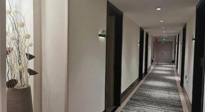 Green Tree Inn Express Shanghai Bund Yuyuan Xiaonanmen Metro Station