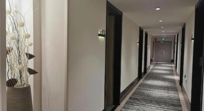 Green Tree Inn Express Shanghai Bund Yuyuan Xiaonanmen Metro Station