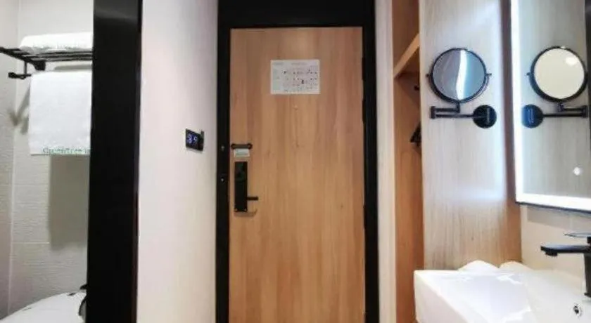 Green Tree Inn Express Shanghai Bund Yuyuan Xiaonanmen Metro Station