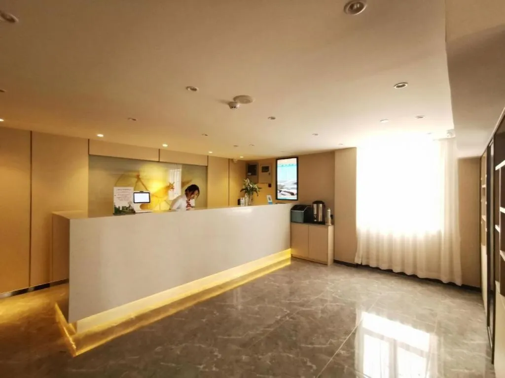 Green Tree Inn Express Shanghai Bund Yuyuan Xiaonanmen Metro Station