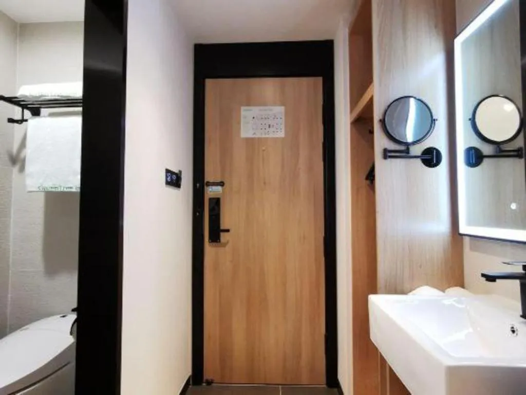 Green Tree Inn Express Shanghai Bund Yuyuan Xiaonanmen Metro Station