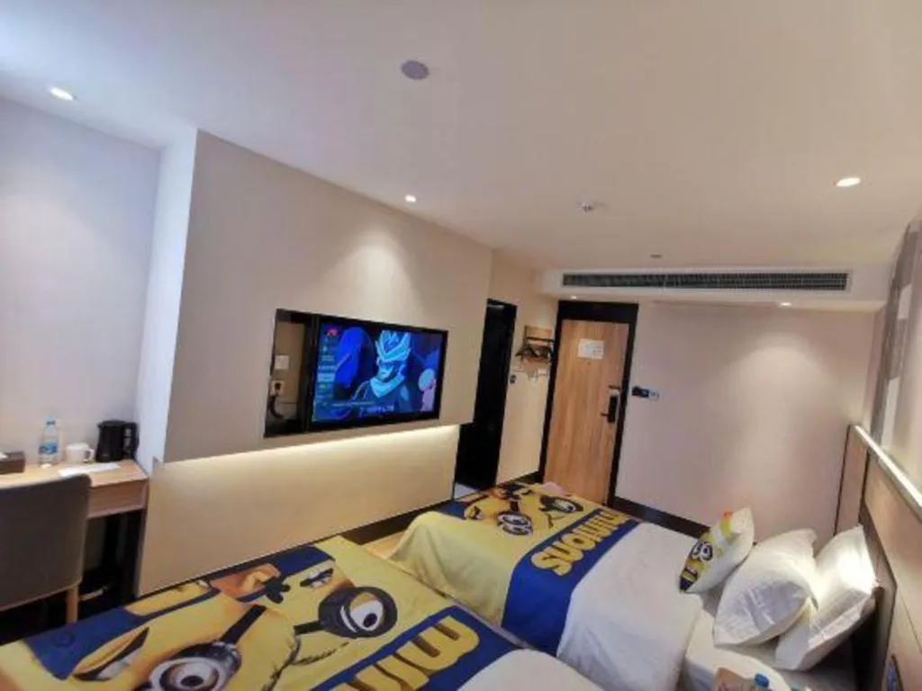 Bed in Green Tree Inn Express Shanghai Bund Yuyuan Xiaonanmen Metro Station