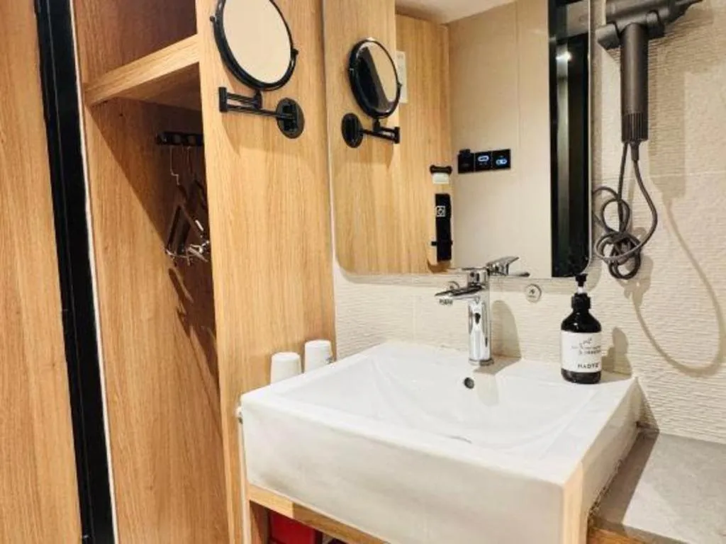 Green Tree Inn Express Shanghai Bund Yuyuan Xiaonanmen Metro Station