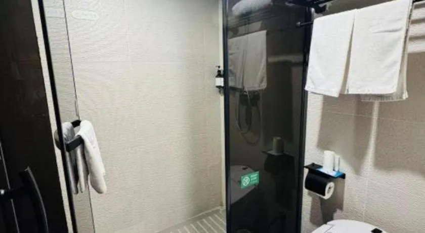 Green Tree Inn Express Shanghai Bund Yuyuan Xiaonanmen Metro Station