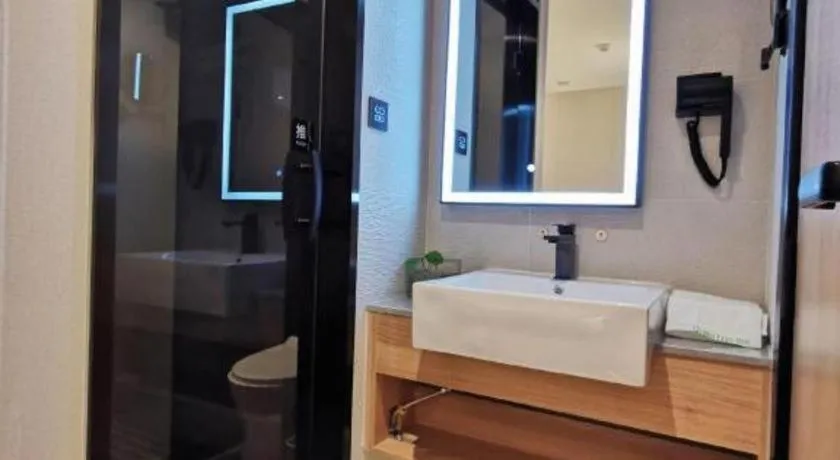 Green Tree Inn Express Shanghai Bund Yuyuan Xiaonanmen Metro Station