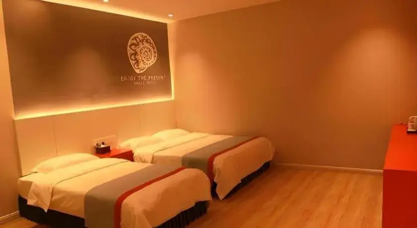 Bed in Shell Hotel Hebi Qi County Qihe Road Bed in Shell Hotel Hebi Qi County Qihe Road