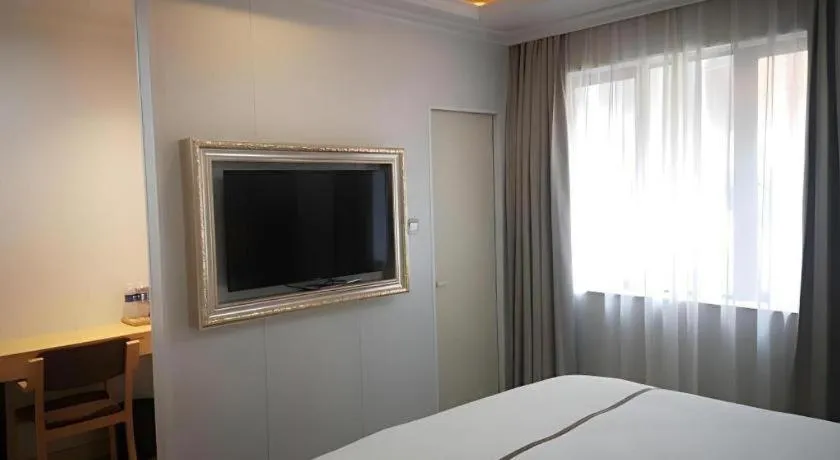 Bed in GreenTree Inn Express Shanghai Baoshan District Youyi Road Metro Station