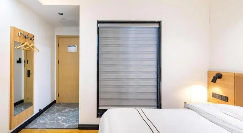 Bed in GreenTree Inn Express Shanghai Baoshan District Youyi Road Metro Station