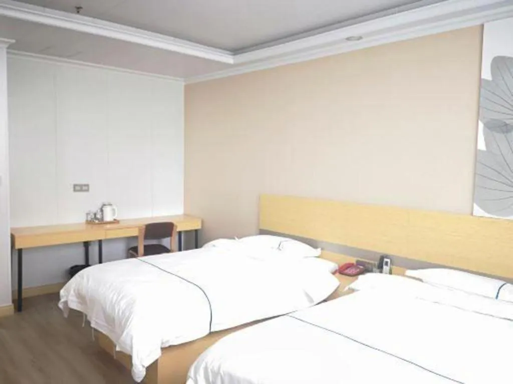 Bed in GreenTree Inn Express Shanghai Baoshan District Youyi Road Metro Station