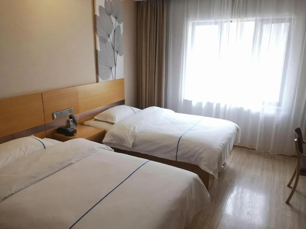 Bed in GreenTree Inn Express Shanghai Baoshan District Youyi Road Metro Station