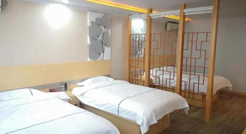 Bed in GreenTree Inn Express Shanghai Baoshan District Youyi Road Metro Station
