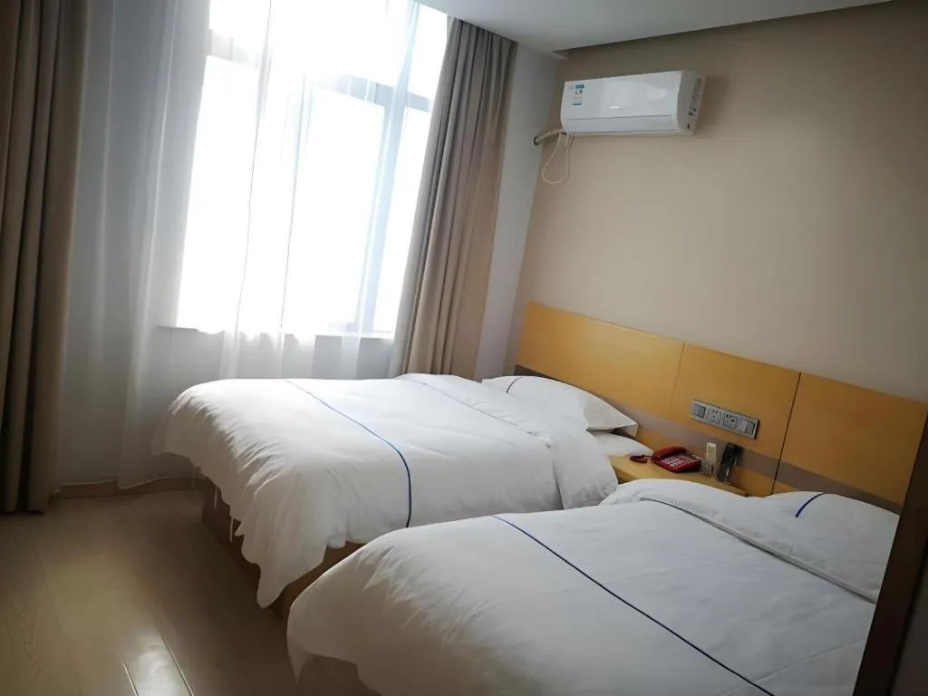 Bed in GreenTree Inn Express Shanghai Baoshan District Youyi Road Metro Station