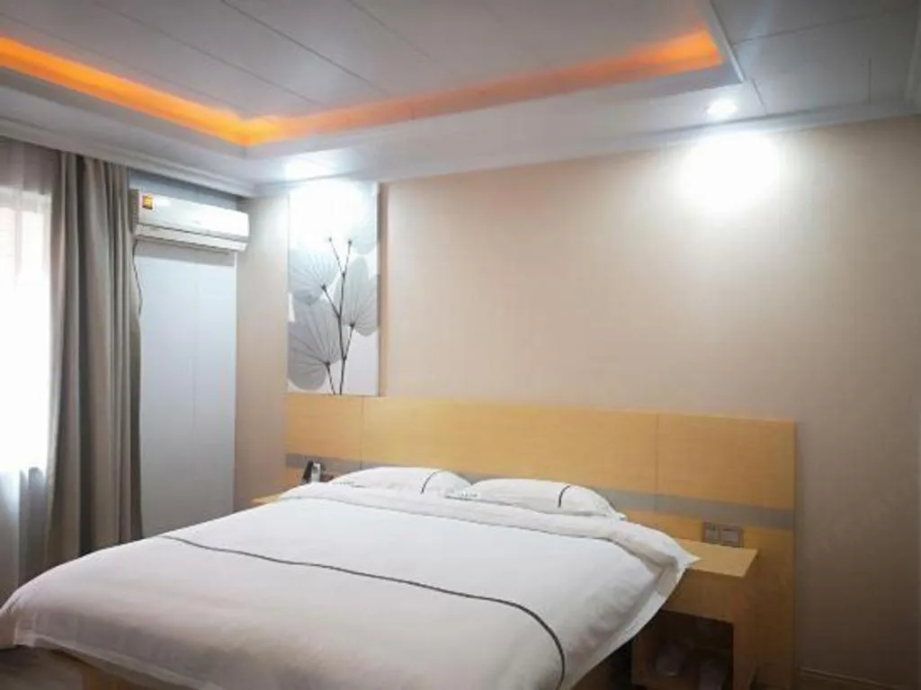 Bed in GreenTree Inn Express Shanghai Baoshan District Youyi Road Metro Station