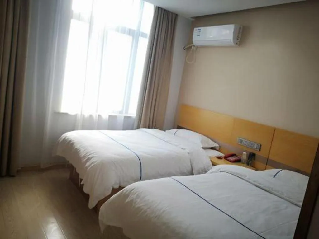 Bed in GreenTree Inn Express Shanghai Baoshan District Youyi Road Metro Station