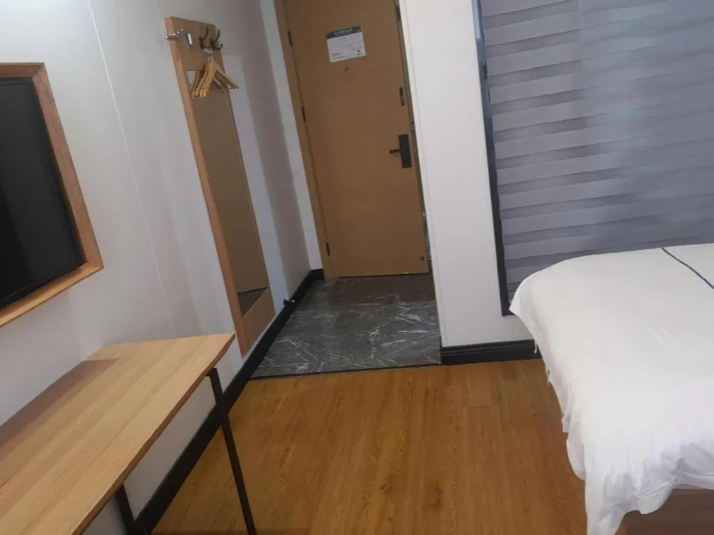 Bed in GreenTree Inn Express Shanghai Baoshan District Youyi Road Metro Station