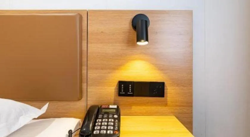 Bed in GreenTree Inn Express Shanghai Baoshan District Youyi Road Metro Station